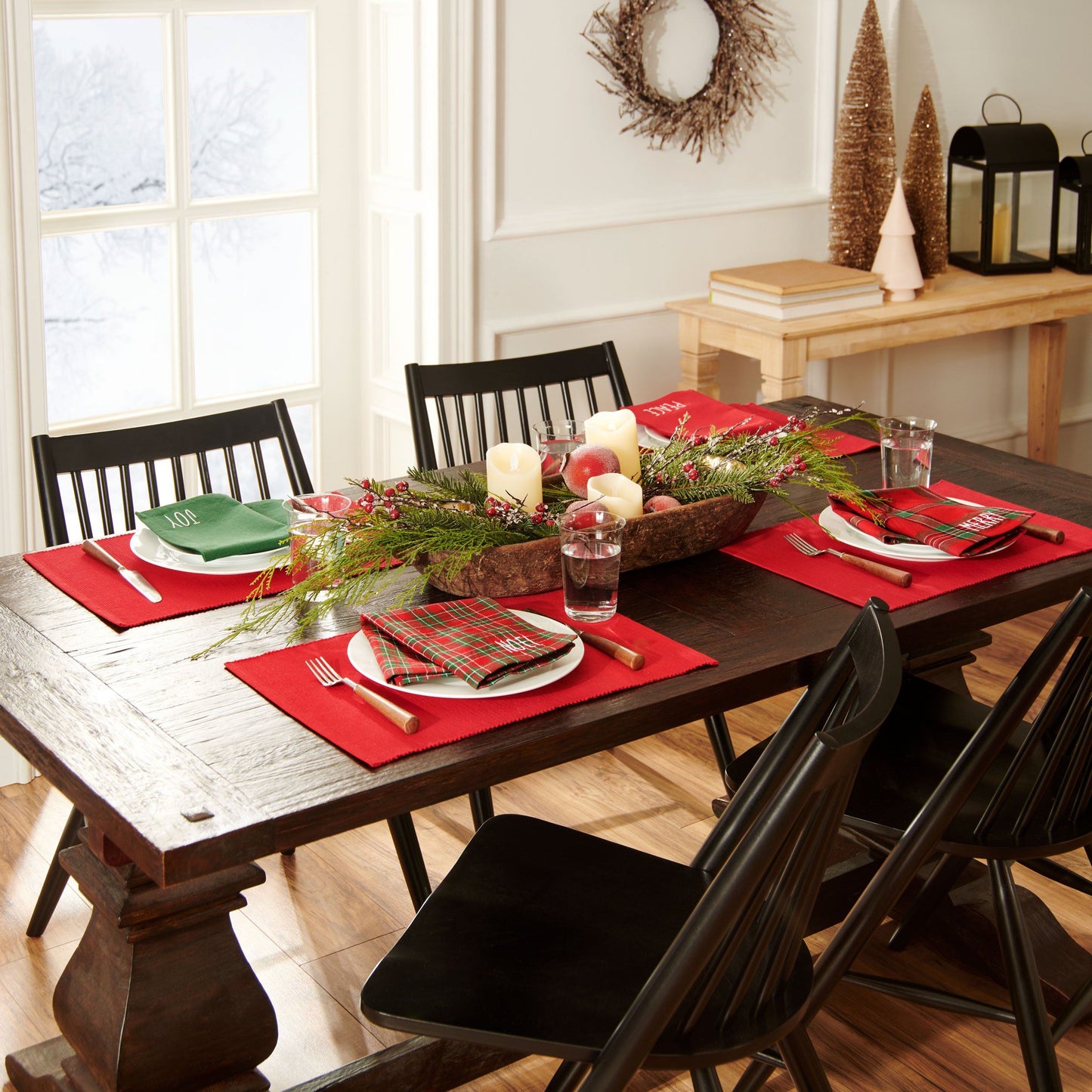 4 red placemats and coordinating mix-matched napkins. Each napkin is different.  The green one says "joy" , the red one says "peace", the red/green plaid 1 says "noel", the red/green plaid 2 says "Merry"